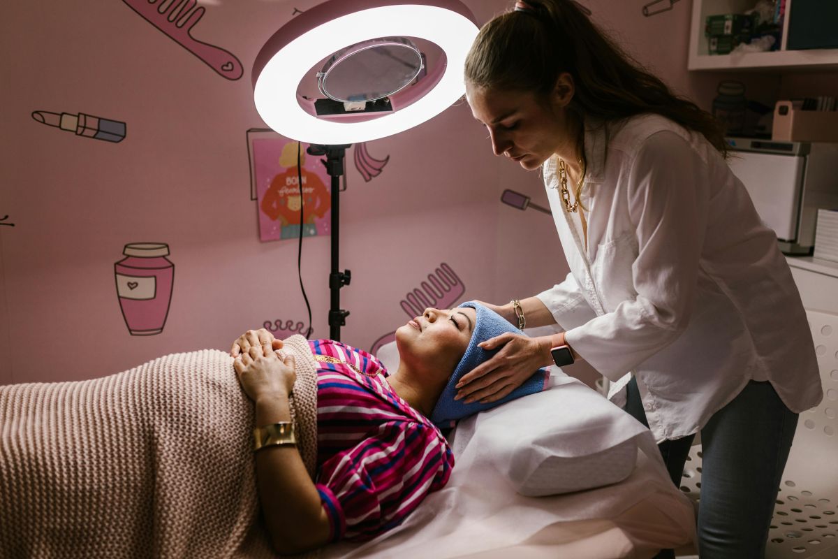 Beauty Therapists using Youzse