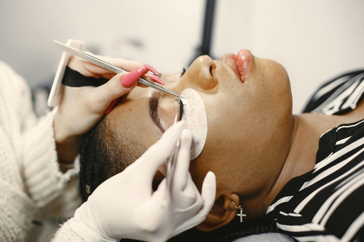 Lash Technicians using Youzse