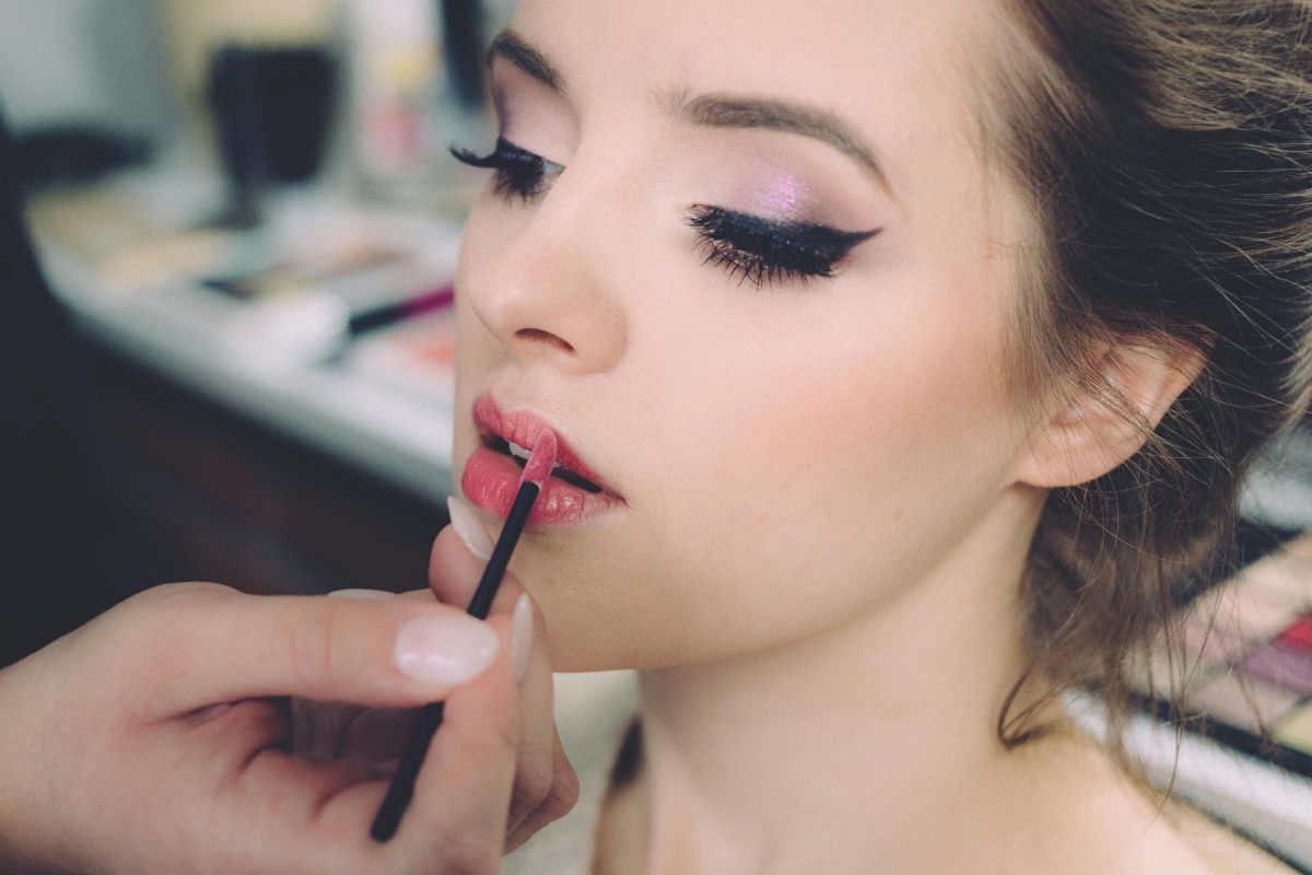 Makeup Artists using Youzse