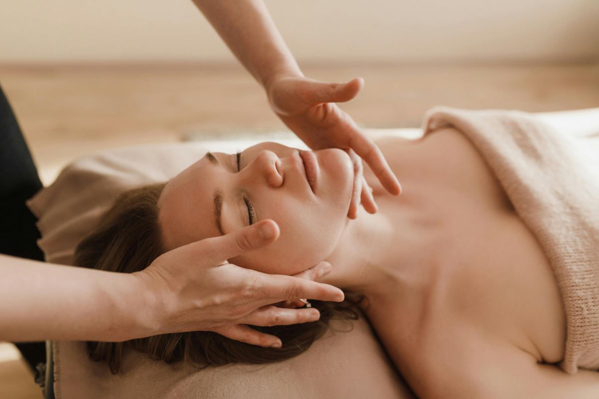 Massage Therapists using Youzse