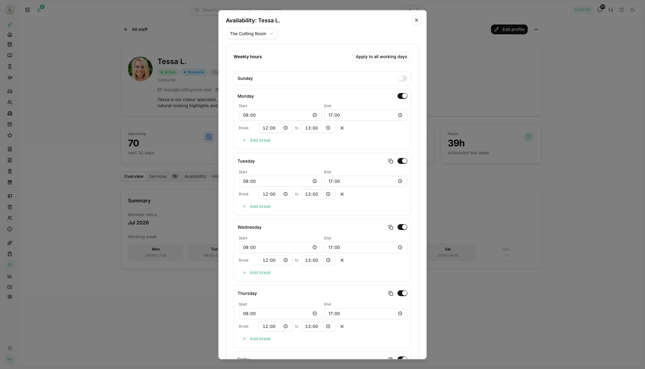 Setting staff availability in Youzse